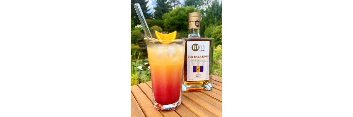Die Sonne geht auf im Glas mit dem Barbados Sunrise Cocktail - 
